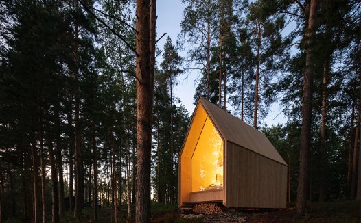 这个客舱像蜡烛一样发光,木材建造!