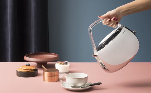 布加迪现代化的电热水壶精准控制茶的温度