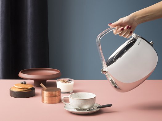 布加迪现代化的电热水壶精准控制茶的温度