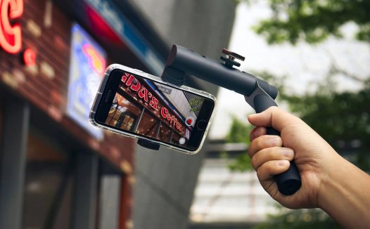 CliqueFie Sway 采用非常光滑、便于携带的设计,提供无电池单轴稳定性